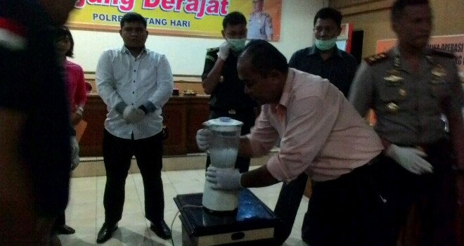 Pemusnahan Narkoba jenis sabu Kasat narkoba Polres Batanghari.